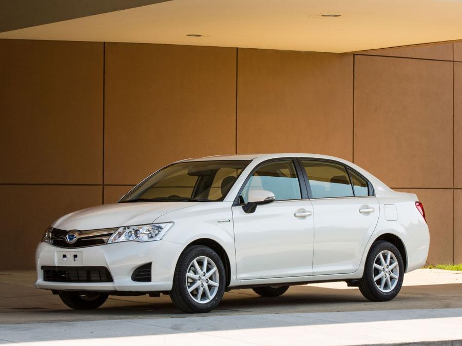  Toyota Corolla Axio Hybrid G 2013 года  (фото 2 из 3)